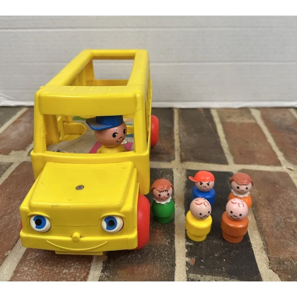 Vintage Fisher-Price Little People Yellow School Bus #192 1984 With 5 People